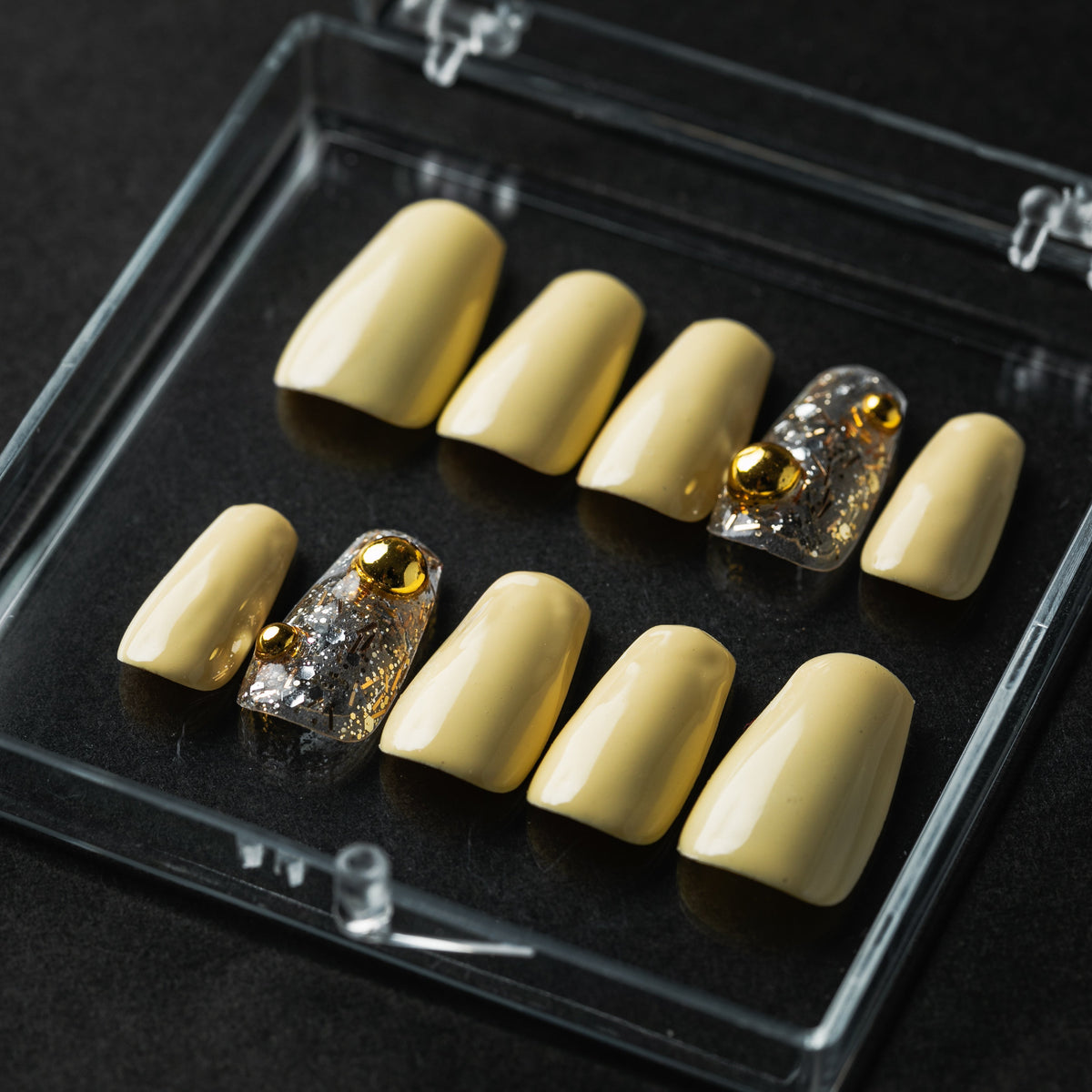 奶油黃 × 亮粉與金色點綴(客製化穿戴甲)