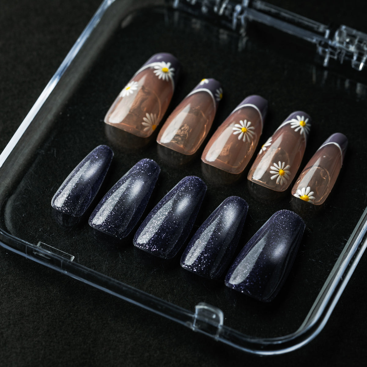 ネイビー×デイジーフレンチ アシンメトリーデザイン(オーダーネイルチップ)