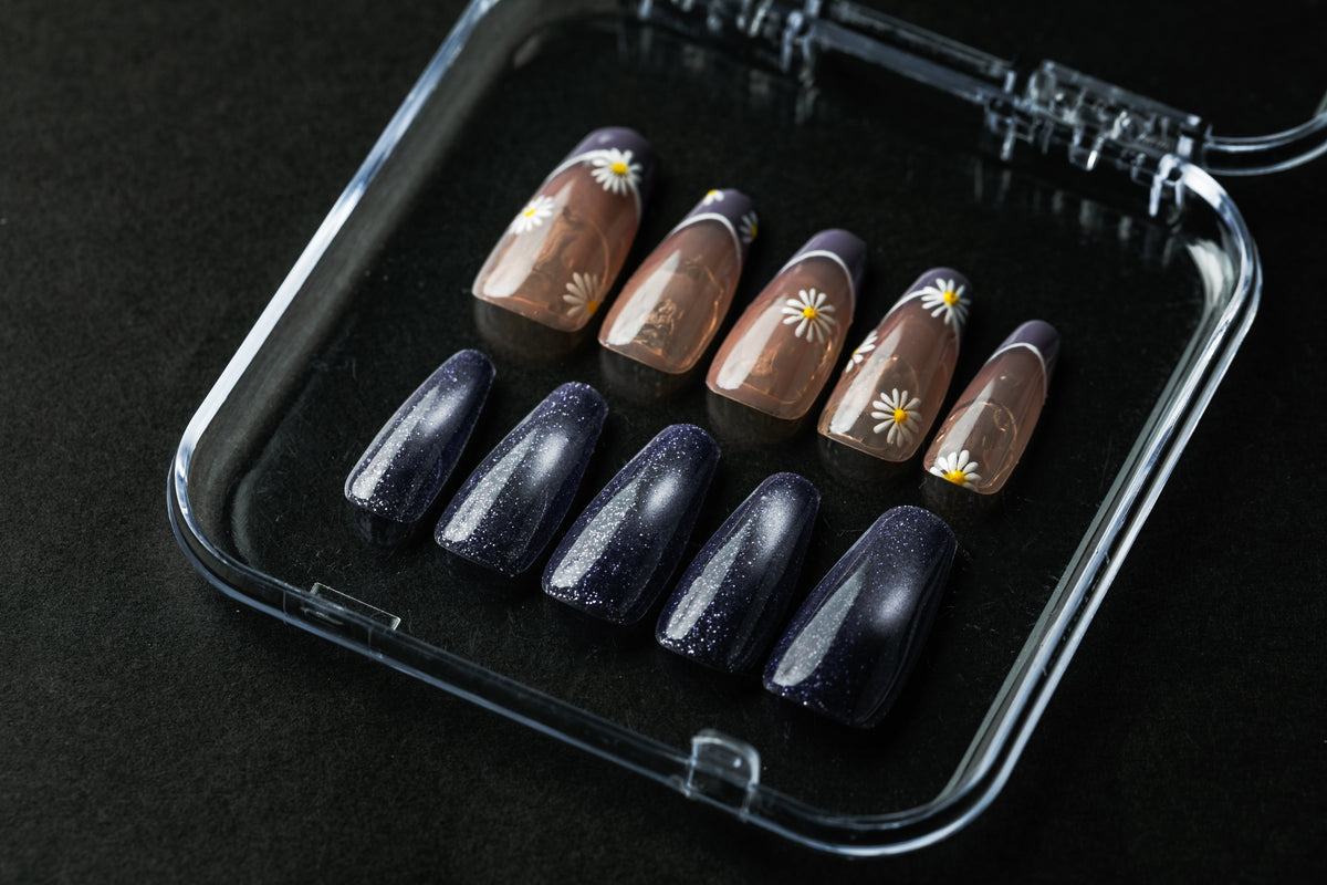 ネイビー×デイジーフレンチ アシンメトリーデザイン