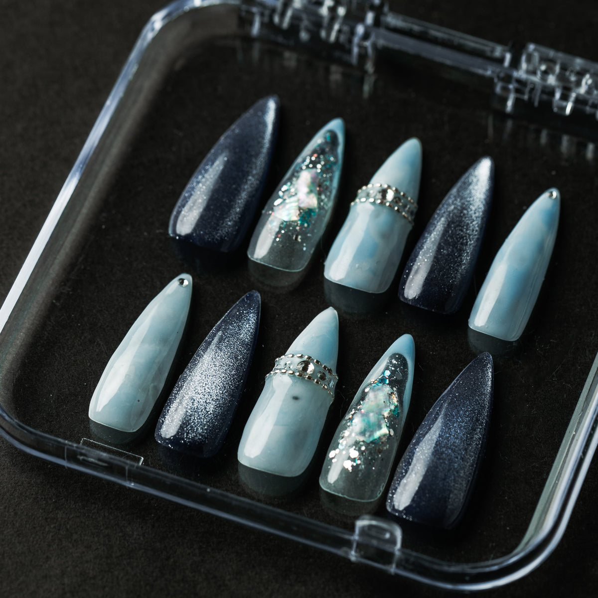 アイスブルー×ネイビー ニュアンスビジュー