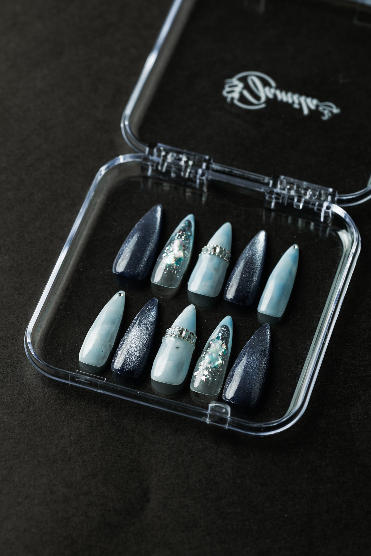 アイスブルー×ネイビー ニュアンスビジュー