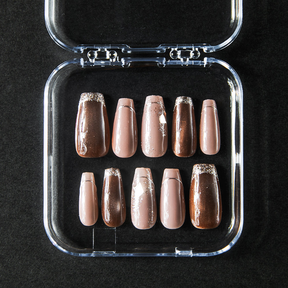 シンプルエレガント:くすみピンクベージュとブラウンのフレンチ(オーダーネイルチップ)