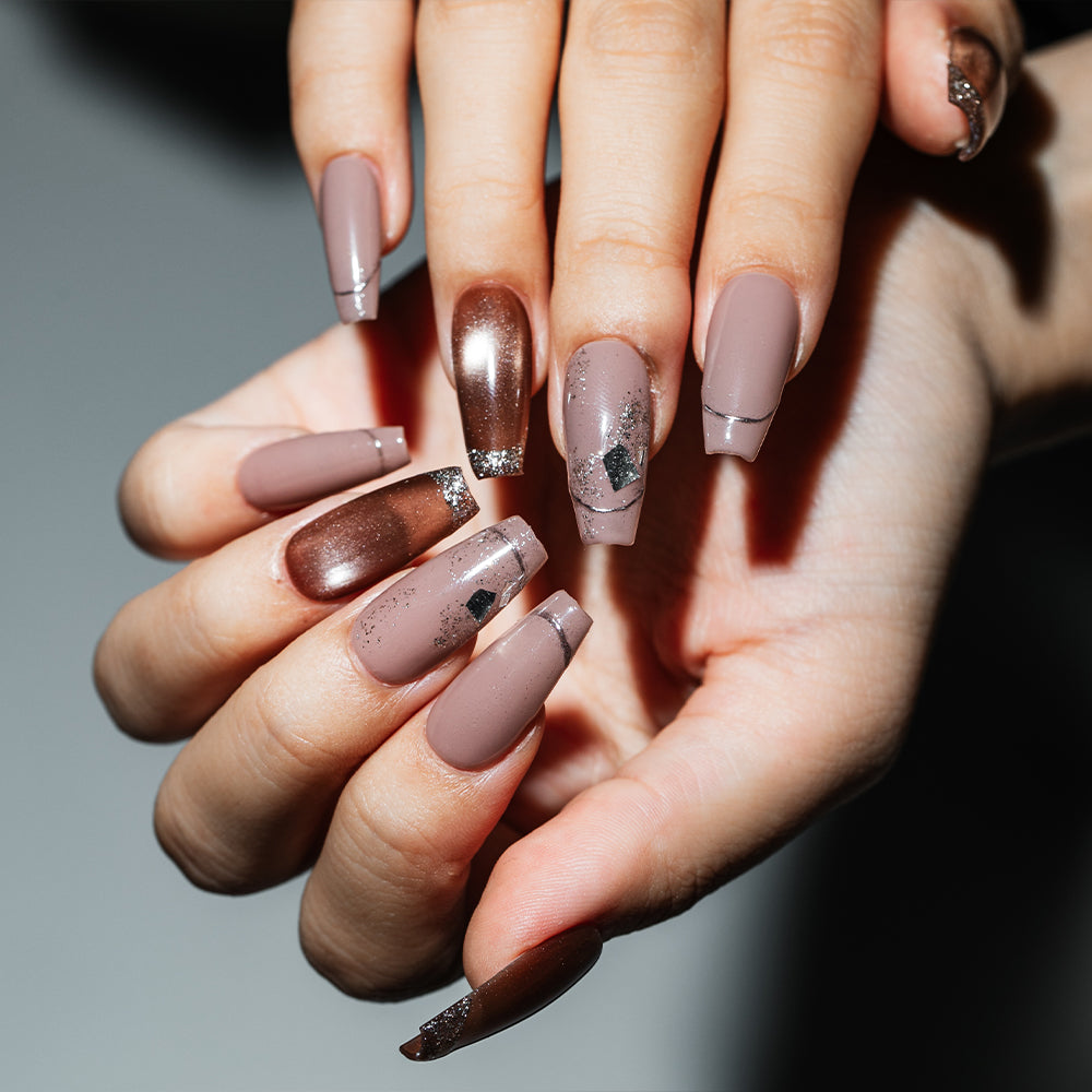 シンプルエレガント:くすみピンクベージュとブラウンのフレンチ(オーダーネイルチップ)