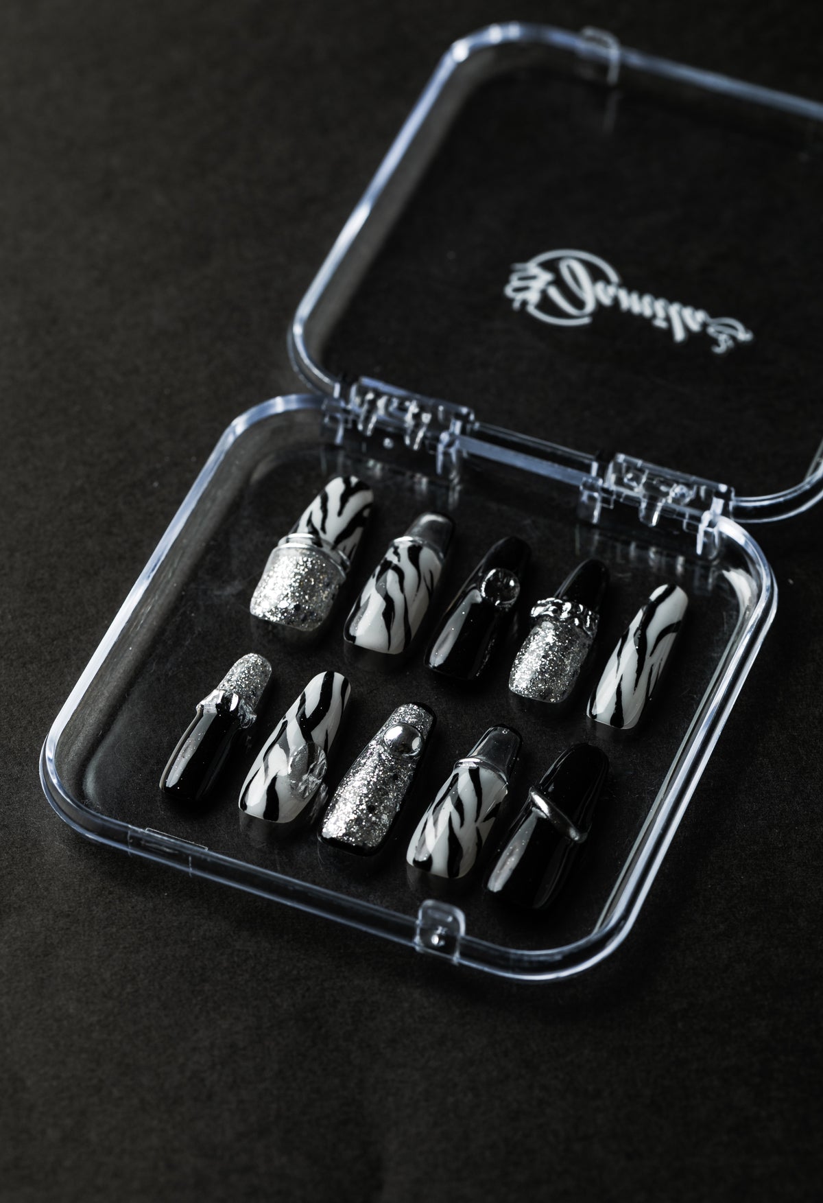 Damaged Y2K Design (Custom Nail Tips)