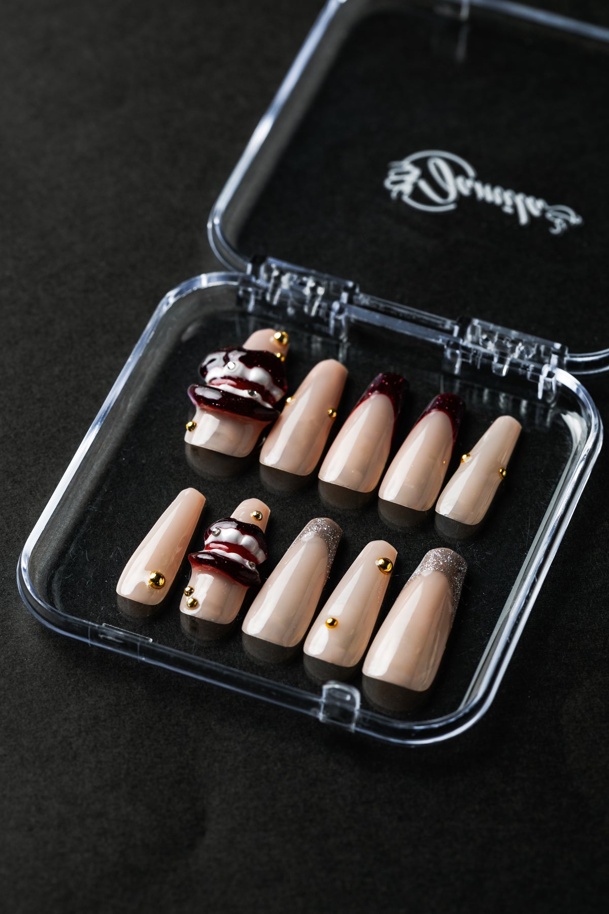 ヌードベージュ×立体リップフレンチ