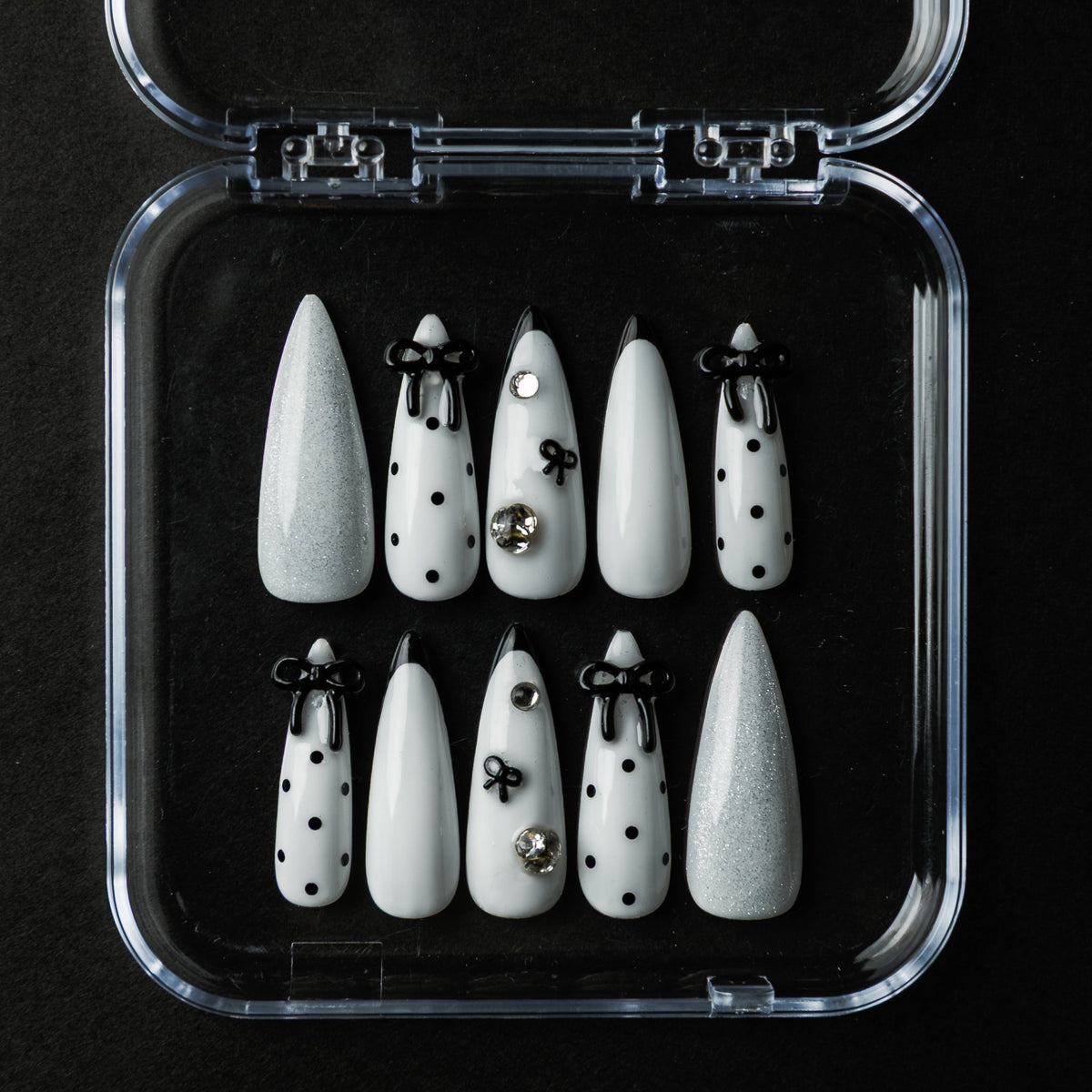 ホワイト×黒リボン ドットデザイン